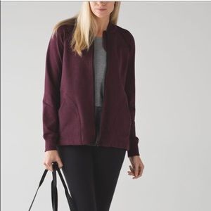 Lululemon pleat to street bomber size 6